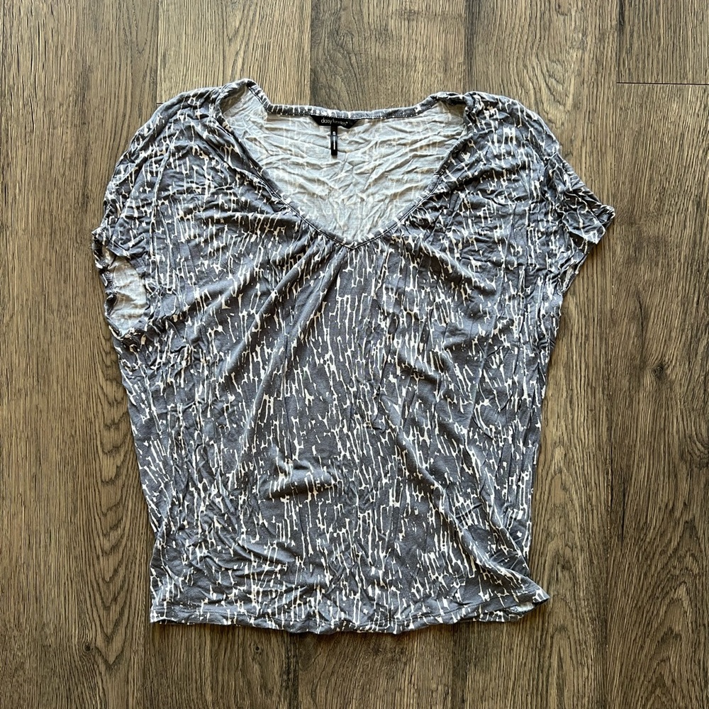 Daisy Fuentes T-Shirt - Size Small